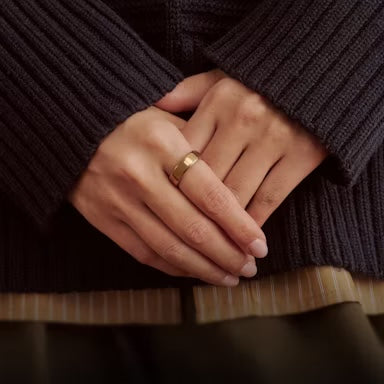 Deep Rose Auro Ring 5 lifestyle